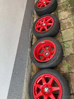 Červené disky/elektróny 205/55 R16