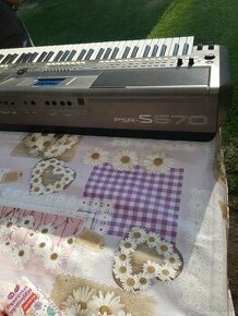 Yamaha psr 670