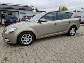 Predám Kia Ceed SW 2.0 CRDi 103 KW..Klíma,Tažné,Ohrev,Tempo - 1