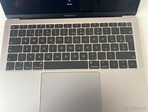 Predám Apple MacBook Air 2018 127gb HDD strieborný