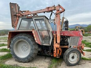 Traktor Zetor 8011 s bočným mulčovačom
