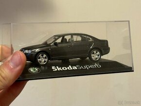 Škoda superb combi 1:43 automodel