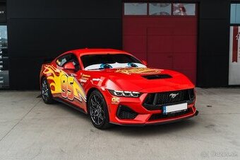 Lightning McQueen Ford Mustang GT 5.0 453 koní