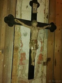 Starý drevený kríž.