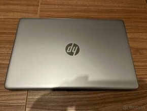 Zachovalý notebook HP 250 G7 + taška (1) - 1