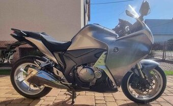 Predám HONDA VFR 1200 F