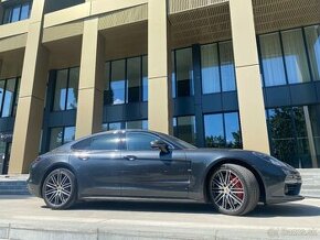 PORSCHE PANAMERA TURBO