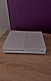 Predám Xbox One S 1TB