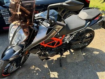 Predám KTM Duke 125 2021 11000km stk 2026 + doplnky