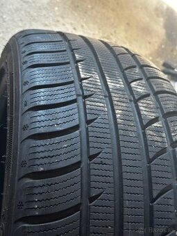 235/45 R18 98V