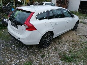 Volvo v60 d5 awd  rozpredám na náhradné diely