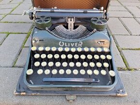 Starý písací stroj Oliver Typewriter