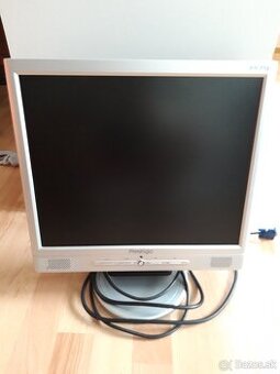 monitor  Prestigio 17 a zadarmo monitor LG 19 bez stojana