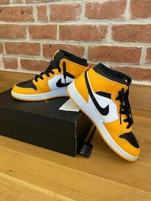 Tenisky Air Jordan 1 Mid “Taxi“