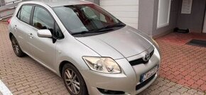 Predam toyotu auris 1.4 2008