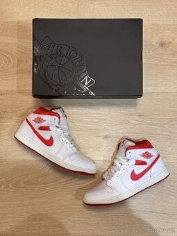 Air Jordan 1 mid se / lobster 43