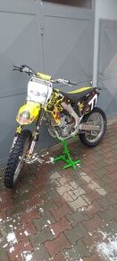 Suzuki rmz250