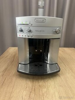 Kávovar Delonghi Magnifica