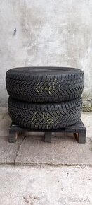 Predam zimne pneu 235/65 r17