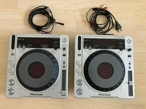 2x Pioneer CDJ-800MK2