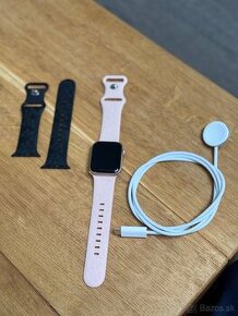 Apple Watch 4 40mm + nové príslušenstvo