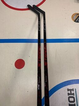 HOKEJKA CCM JETSPEED FT5 Lava 80flex P28 zahnutie