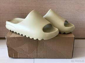 Yeezy Slides resin