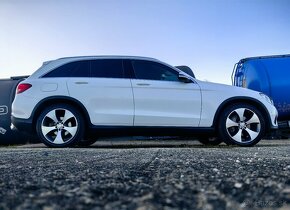 MERCEDES-BENZ GLC 250-4MATIC-AMG PACKET-MAX ZACHOVALE