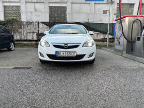 Opel Astra J 1.6 benzín 2011