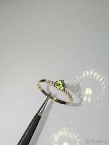 Zlatý prsteň s diamantmi a peroditom - 1