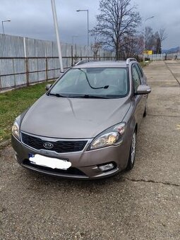 Kia ceed  1,6 benzín 93kw