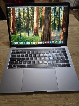 Macbook pro 2019 touchbar so 16gb ram i7 procesorom a 512gb