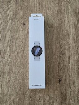 Samsung Galaxy Watch 7 (44 mm, strieborné)