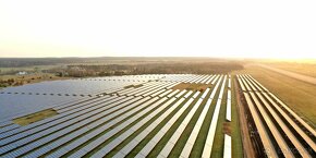 Pomocní elektrikári, bagristi - solárne polia v Nemecku - 1