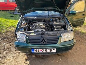 VW Bora 2.3 V5 - Havarované