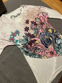 Bielo-farebné Desigual tričko predĺžené L/XL 40/42