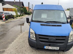 Ford transit 5 miestné