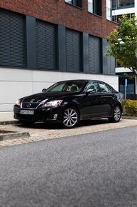 Lexus is 220d