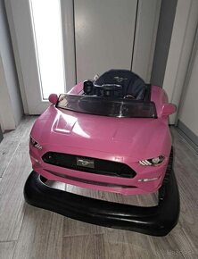 Predám choditko pre deti Ford Mustang Ružové