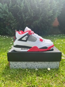 Air Jordan 4 fire red