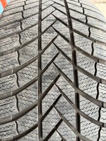 275/45R21 110V