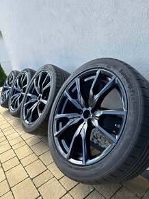 Bmw 275/40 R22 , 315/35 R22