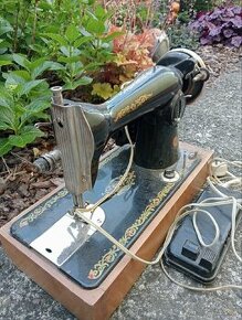 Starodávny šijací stroj - 1
