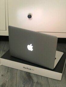 MacBook air 13,3