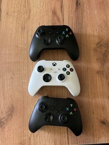 XBOX Series X + 3 ovládače - 1