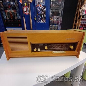 Retro radio Tesla