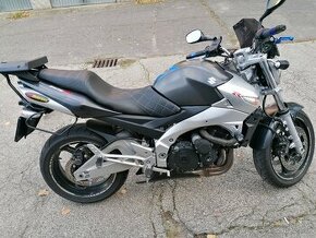 SUZUKI GSR 600