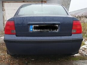 Predam zadný naraznik na Volkswagen Passat b5