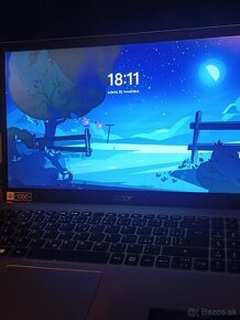 ACER aspire pracovný laptop plus mikrofón a ovládač gamesir