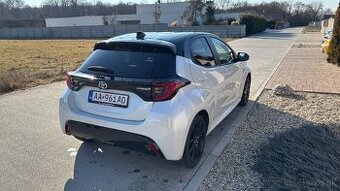 Predám Toyotu Yaris Hybrid 1.5 02/2023